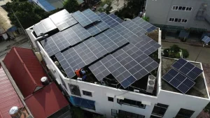 Tổng công ty Điện lực miền Bắc thúc đẩy lắp đặt mạng lưới điện mặt trời tự sản tự tiêu trên mái nhà các hộ gia đình và mái nhà các khu công nghiệp.