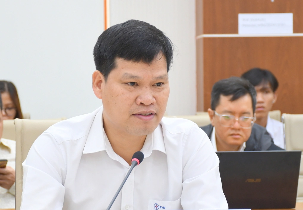 Ông Bùi Quốc Hoan, Phó tổng giám đốc EVNSPC phát biểu tại tọa đàm, ngày 21/4. Ảnh: An Phương